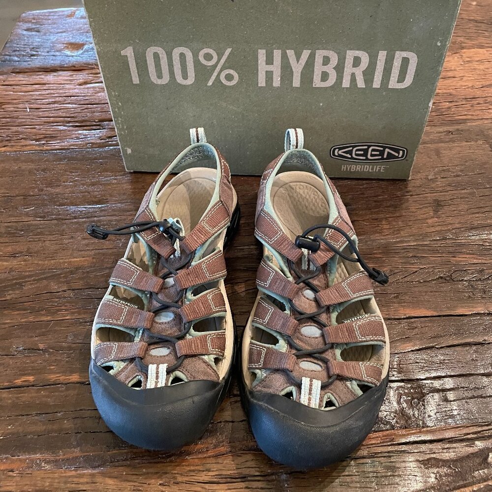 Keen Women's Brown and Black Hybrid Closed-Toe Sandals